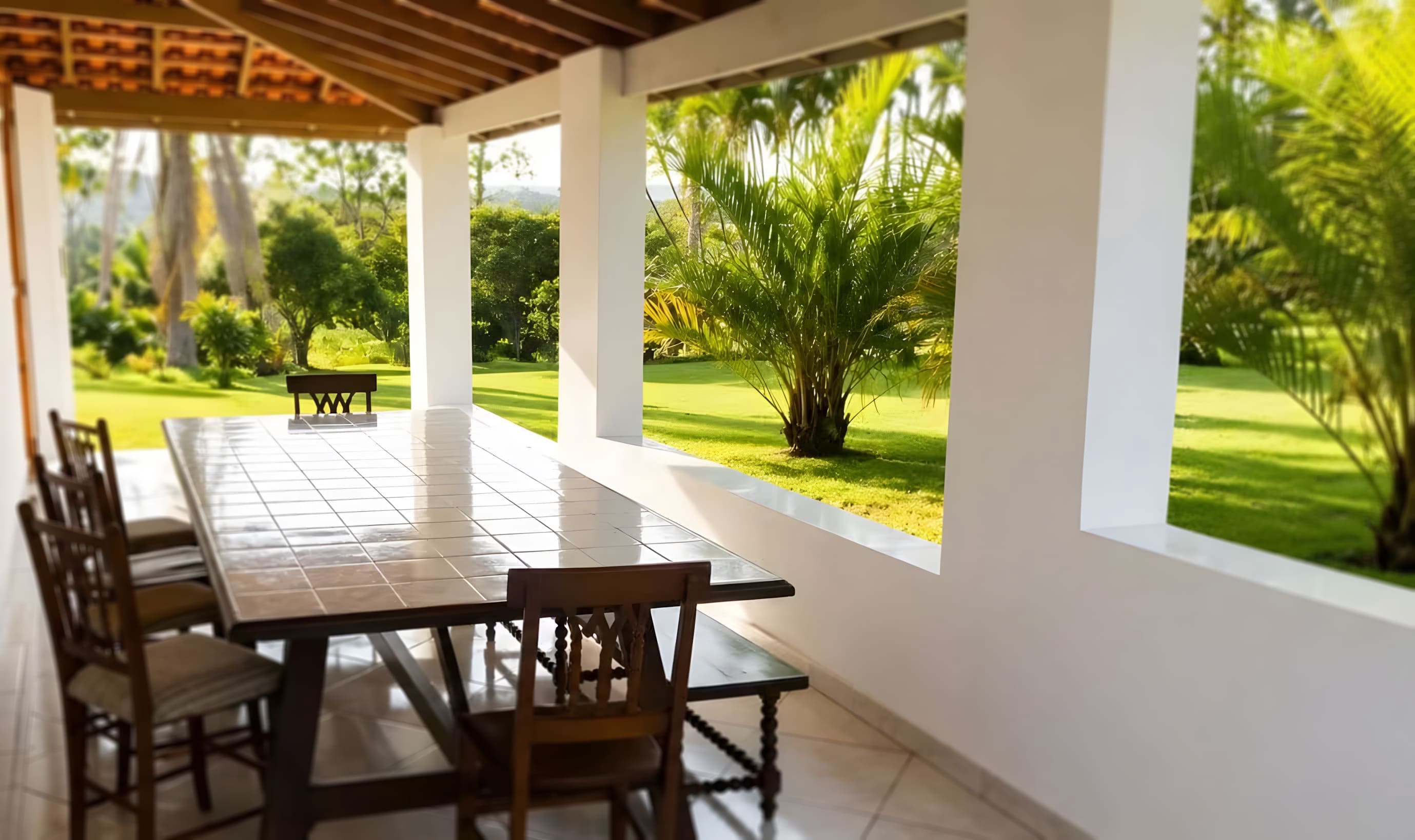 Varanda e área externa da Villa Águas